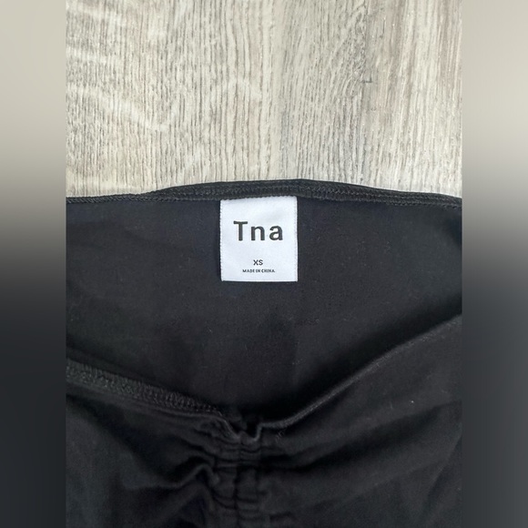 Aritzia TNA tie front long sleeve top, size Xs, black - Picture 4 of 4